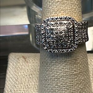 Elegant Silver Ring with Sparkling Stones